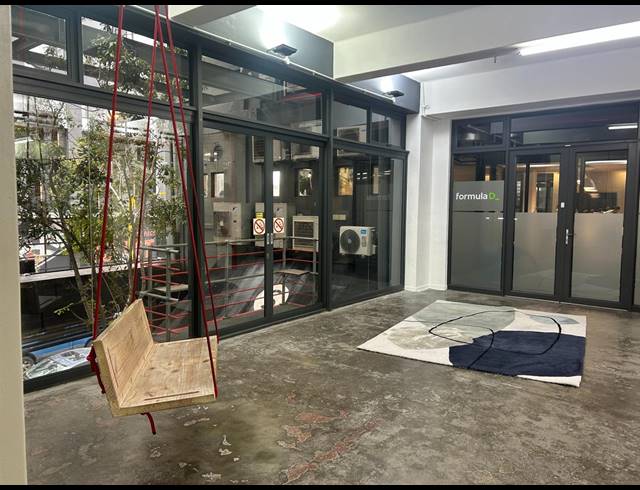 95M² BUILDING TO LET IN WOODSTOCK